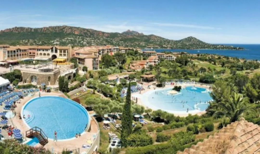 Saint-Raphaël Superbe Appartement Avec Vue Mer Et Piscine 0*,  צרפת